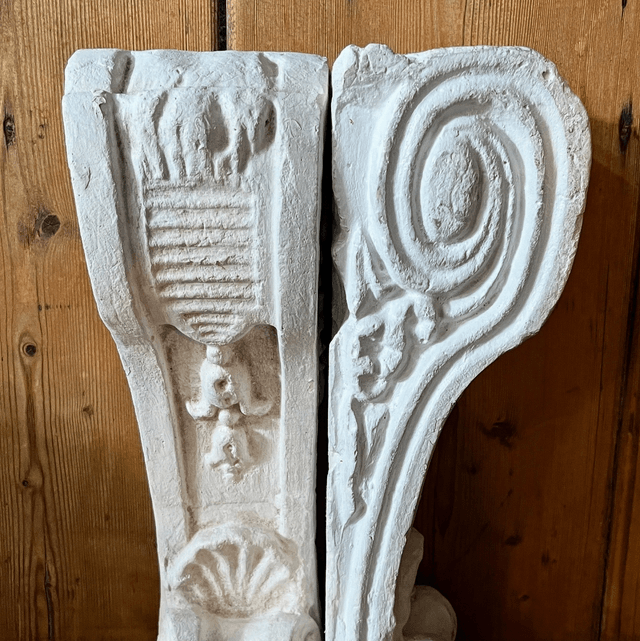 A Pair Of Decorative Plaster Corbels Adorned With Shells