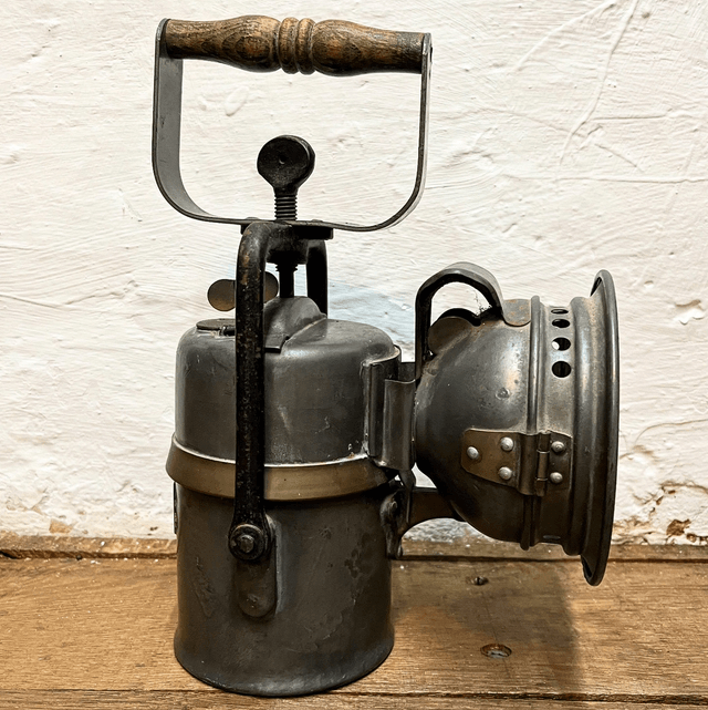 A Vintage Railway Hand Lamp Made By The Premier Lamp And Engineering Co. Ltd. Of Leeds