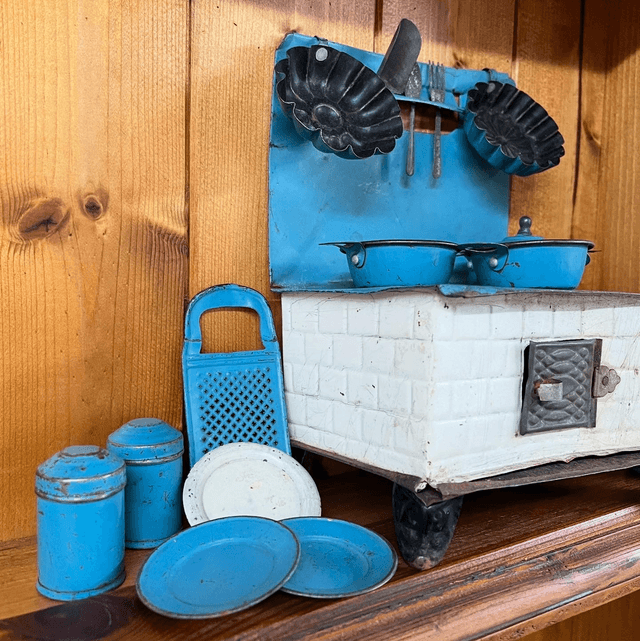 1950’s German Tinplate Toy Kitchen With Accessories 