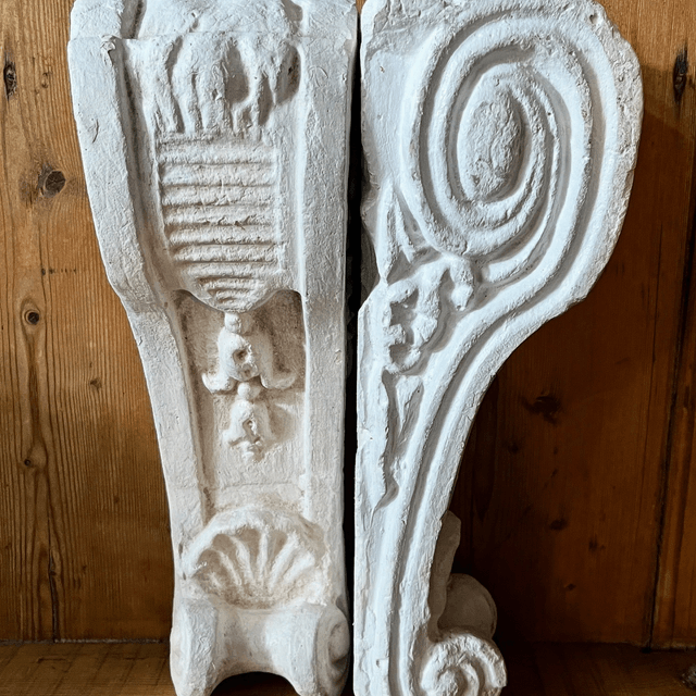 A Pair Of Decorative Plaster Corbels Adorned With Shells