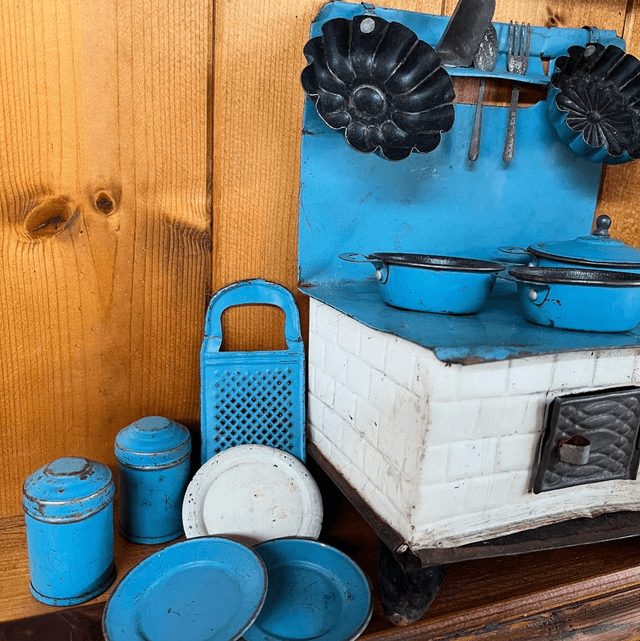 1950’s German Tinplate Toy Kitchen With Accessories 
