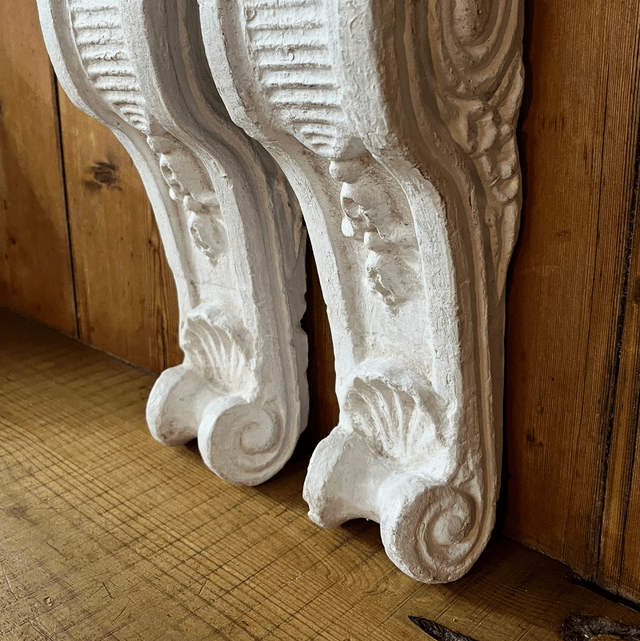 A Pair Of Decorative Plaster Corbels Adorned With Shells