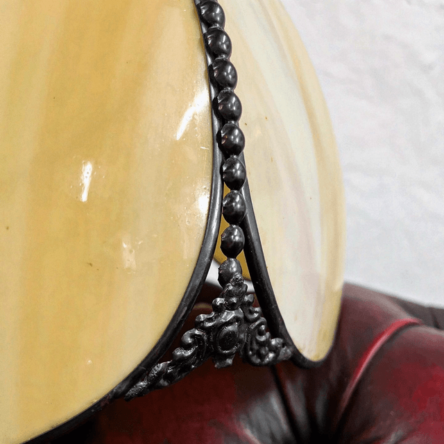 A Tiffany Style Tulip Design Plexiglass Pendant Shade
